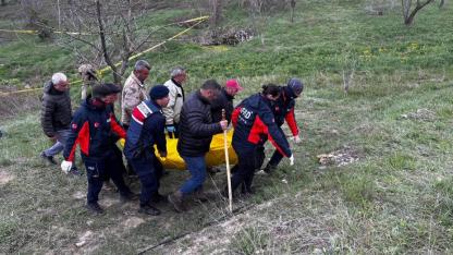 Kayıp olarak aranan kişinin cesedi tarlada bulundu