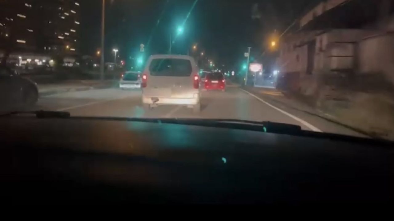 Kontakta anahtarı görüp gözlerine inanamadılar: Kargo aracını çaldılar