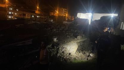 Korku dolu anlar! Metruk bina çöktü