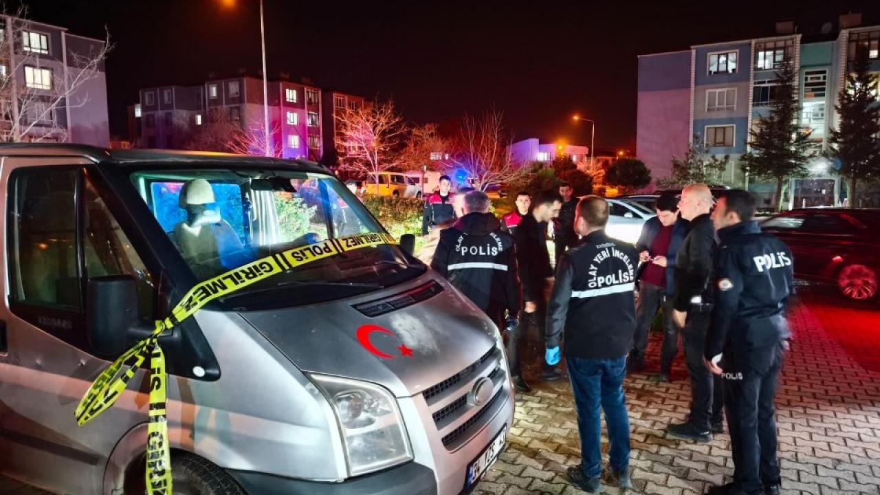 Minibüse silahlı saldırı! Açık camdan 6 el ateş etti! 1 kişi öldü