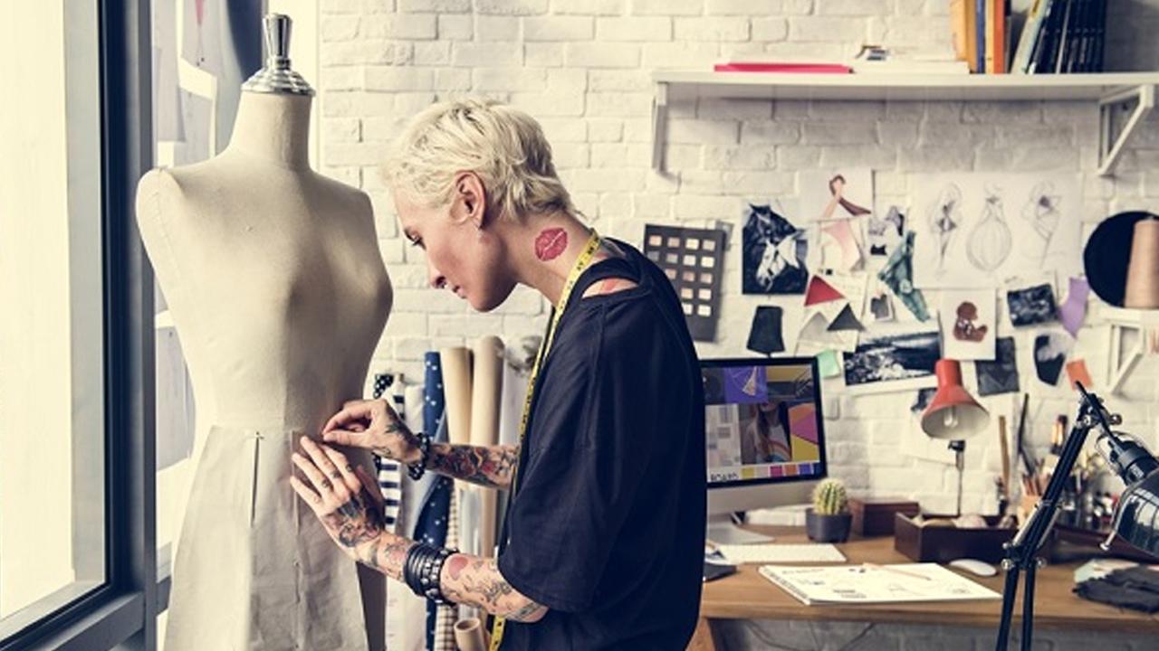 Moda tasarımcısı nedir, ne iş yapar, ne kadar maaş alır?