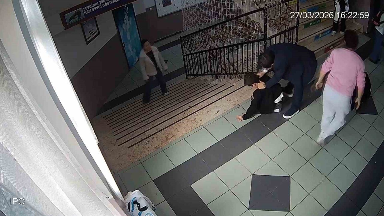 Okul müdüründen hayat kurtaran Heimlich manevrası