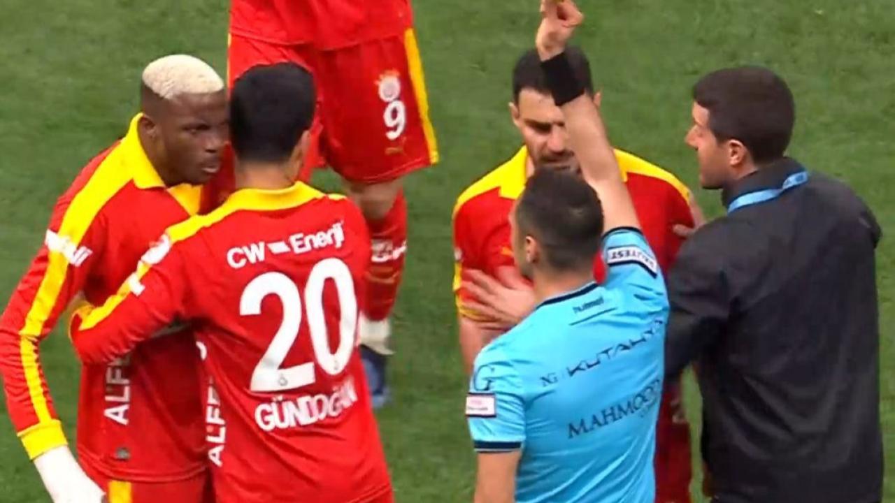 Osimhen maç sonu hakeme sert tepki gösterdi