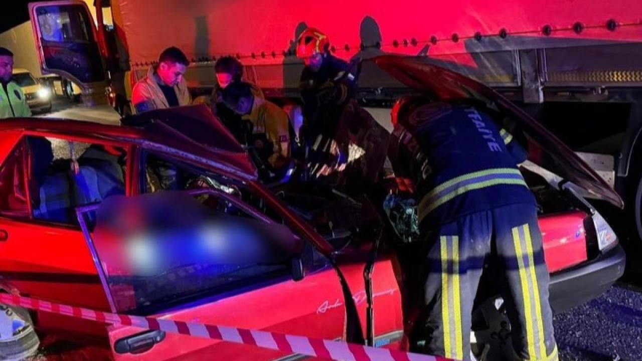 Otomobil tıra çarptı! 1 kişi öldü, 1 kişi ağır yaralandı