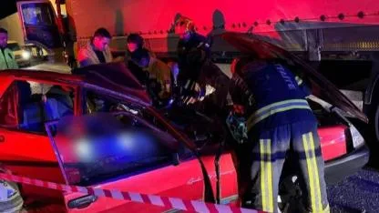 Otomobil tıra çarptı! 1 kişi öldü, 1 kişi ağır yaralandı