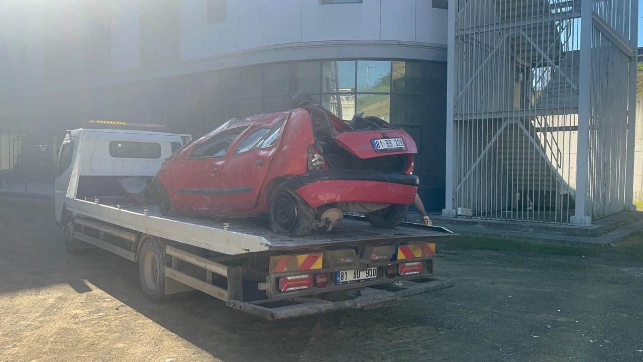 Otomobil virajı alamadı bahçeye uçtu! 1 yaralı