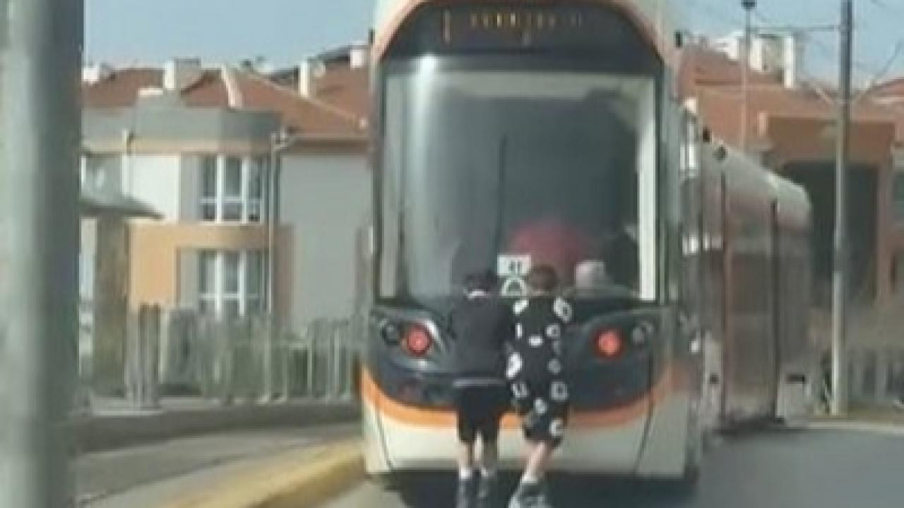 Patenli çocukların tehlikeli yolculuğu