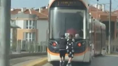 Patenli çocukların tehlikeli yolculuğu