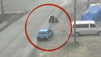 Samsun’da akıl almaz kaza! Geri dönüp 16 yaşındaki sürücüye çarptı