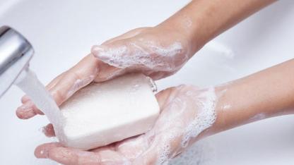 Sıvı sabun mu katı sabun mu daha hijyenik? Sabun gerçekten mikrop yayıyor mu?
