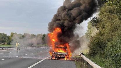 Samsun Ladik'te seyir halindeki otomobil yanarak kül oldu