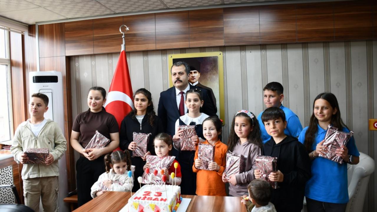 Samsun'da 23 Nisan'da doğan çocuklara sürpriz