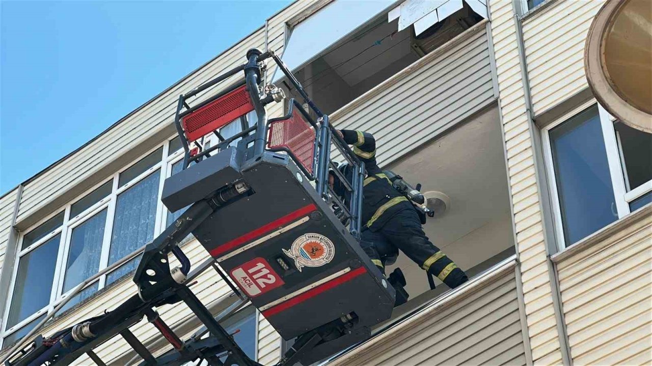 Samsun'da balkonda yangın paniği