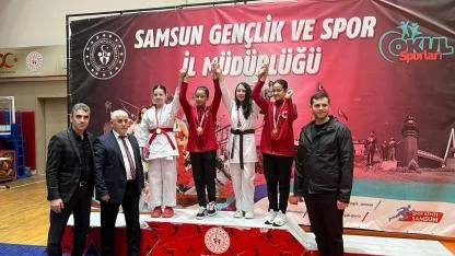 Samsun'da karate şampiyonları madalyalarına kavuştu