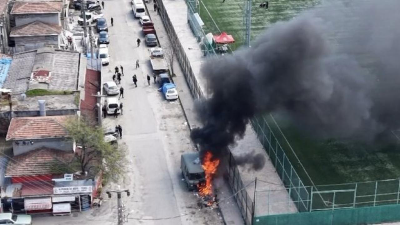 Samsun'da park halindeki araç alev alev yandı