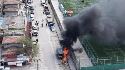 Samsun'da park halindeki araç alev alev yandı
