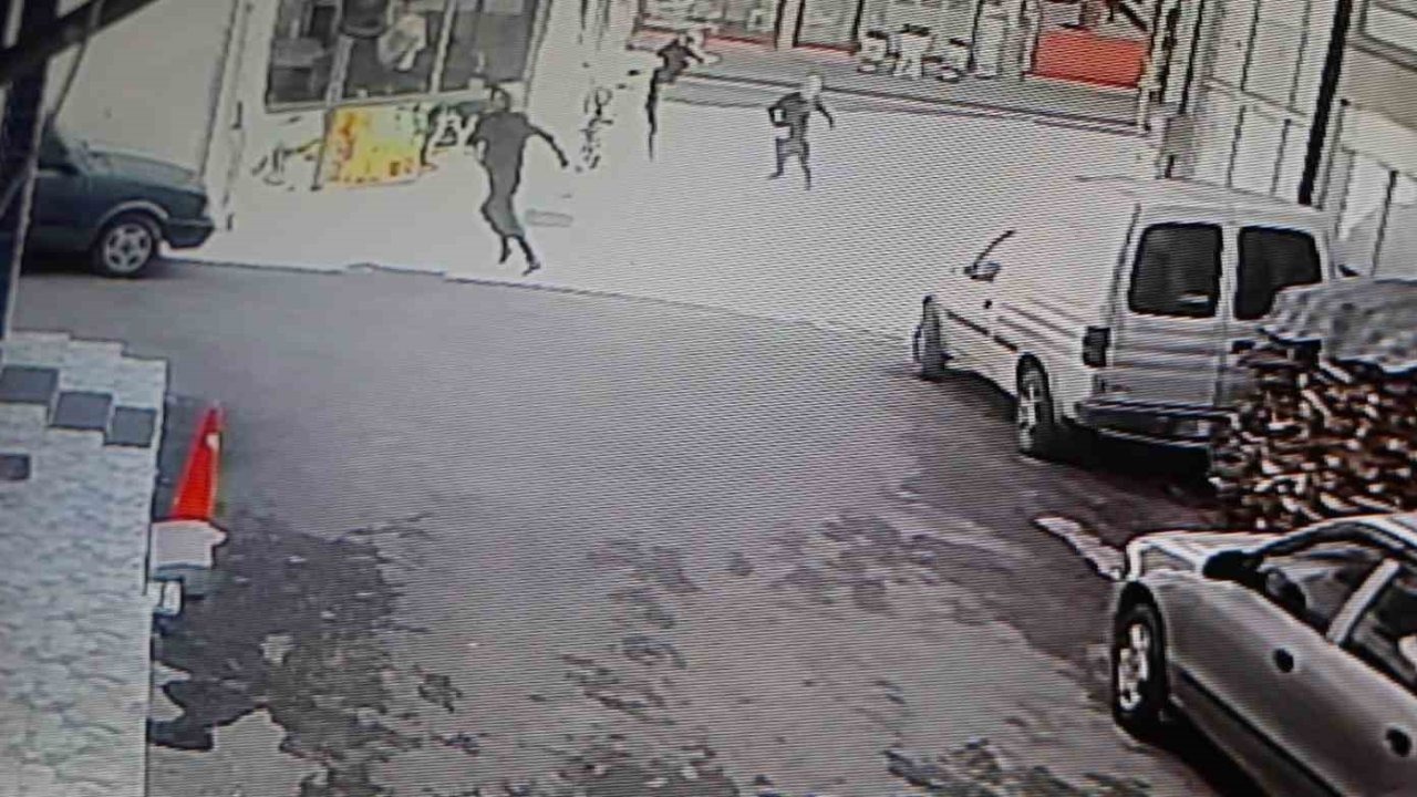 Silahlı saldırıya çakmakla karşılık verdi