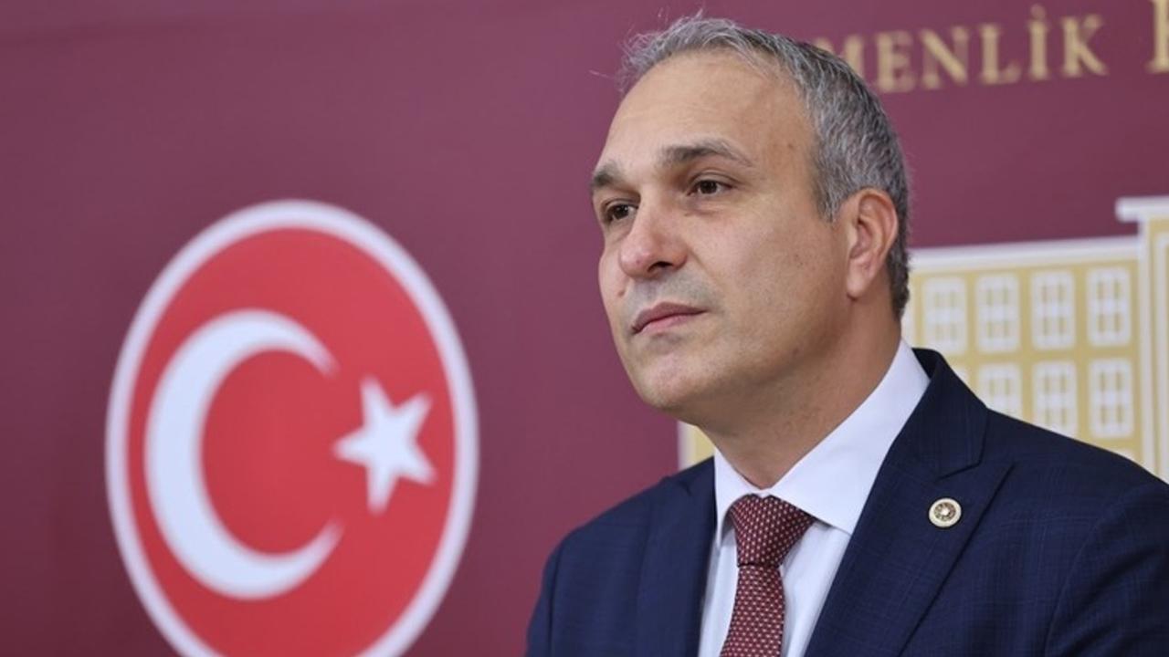 Suat Özçağdaş kimdir?