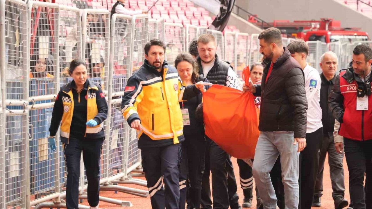 Taraftar tribünde epilepsi nöbeti geçirdi