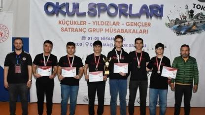 Tokat'ta düzenlenen satranç turnuvasında Samsun rüzgarı esti