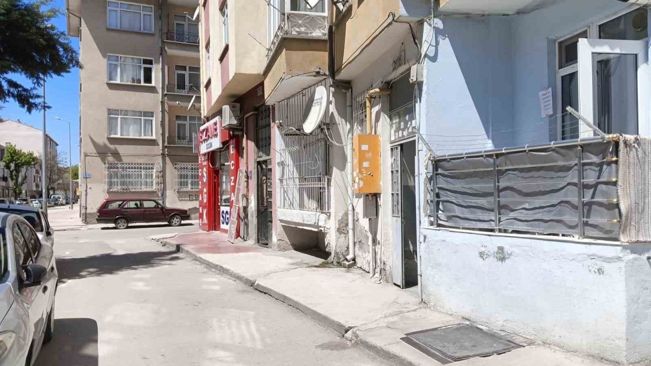 Toprağa gömülü bulunan kemiklerin 15 yıldır kayıp olan kardeşine ait olduğunu iddia etti