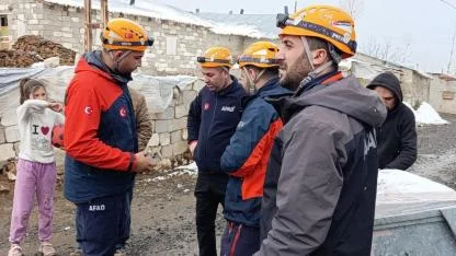 Van deprem! Van'daki depremde hasar oldu mu, yaralı var mı?