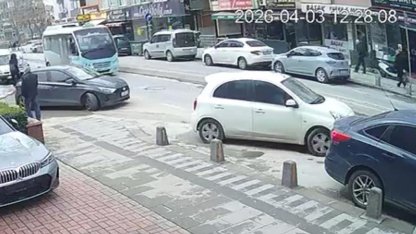 Yolcu minibüsüyle otomobil çarpıştı! Yaralılar var