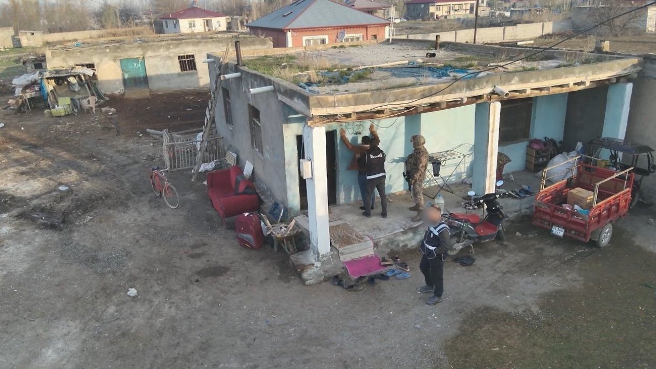 Zehir tacirlerine darbe: 12 adrese operasyon, 9 tutuklama