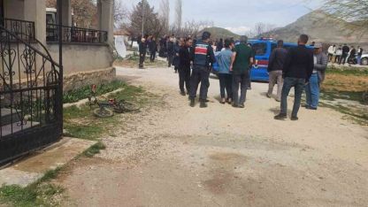 4 çocuk annesi eşini öldürüp intihar etti