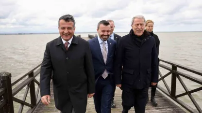 Hulusi Akar, Kızılırmak Deltası Kuş Cenneti’ni gezdi
