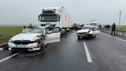 Zincirleme trafik kazası: 2 ölü, 2 yaralı