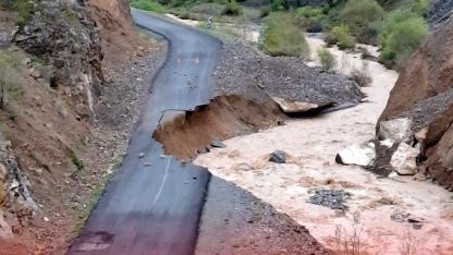 Sel vurdu, heyelan kapattı: Başbağlar’a ulaşım kesildi