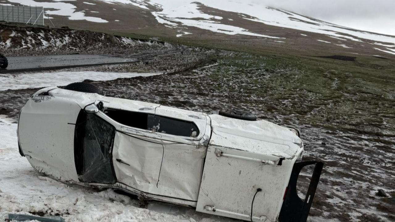 Ardahan'da askeri araç devrildi! 2 astsubay yaralandı