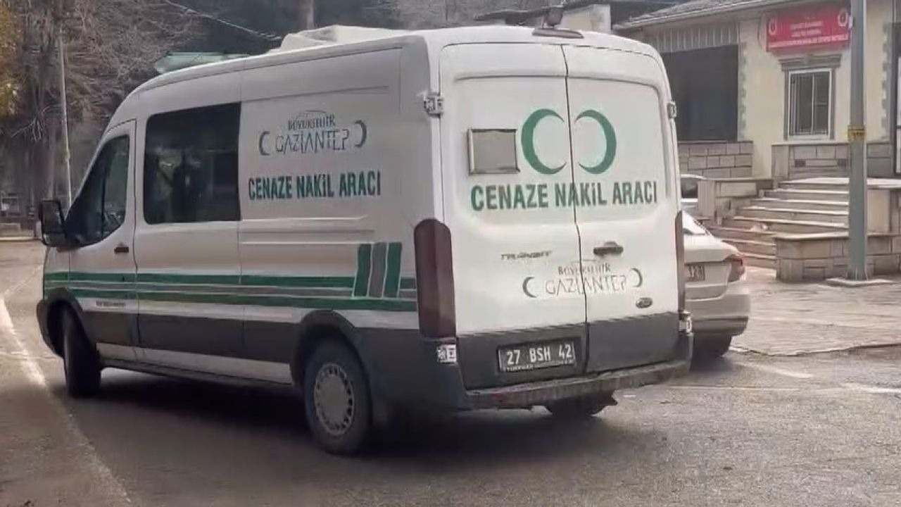 Bıçaklı saldırıya uğrayan genç hayatını kaybetti