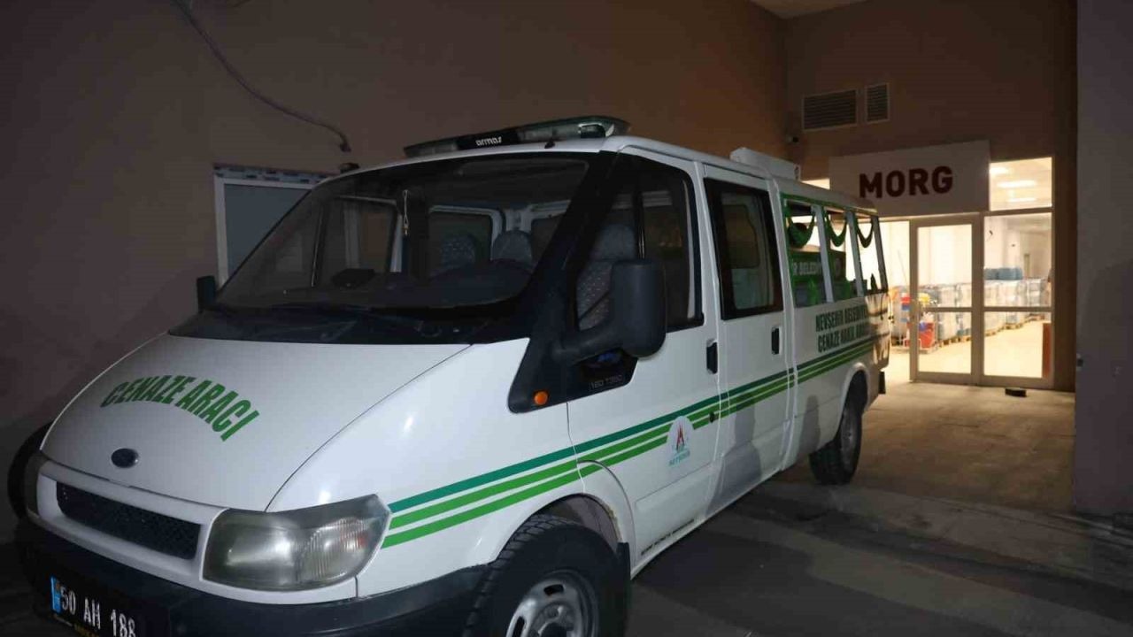 Eşini öldürdükten sonra kendini vurmuştu, tedavi gördüğü hastanede öldü