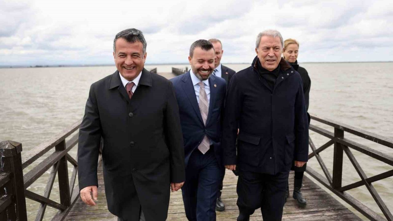 Hulusi Akar, Kızılırmak Deltası Kuş Cenneti’ni gezdi