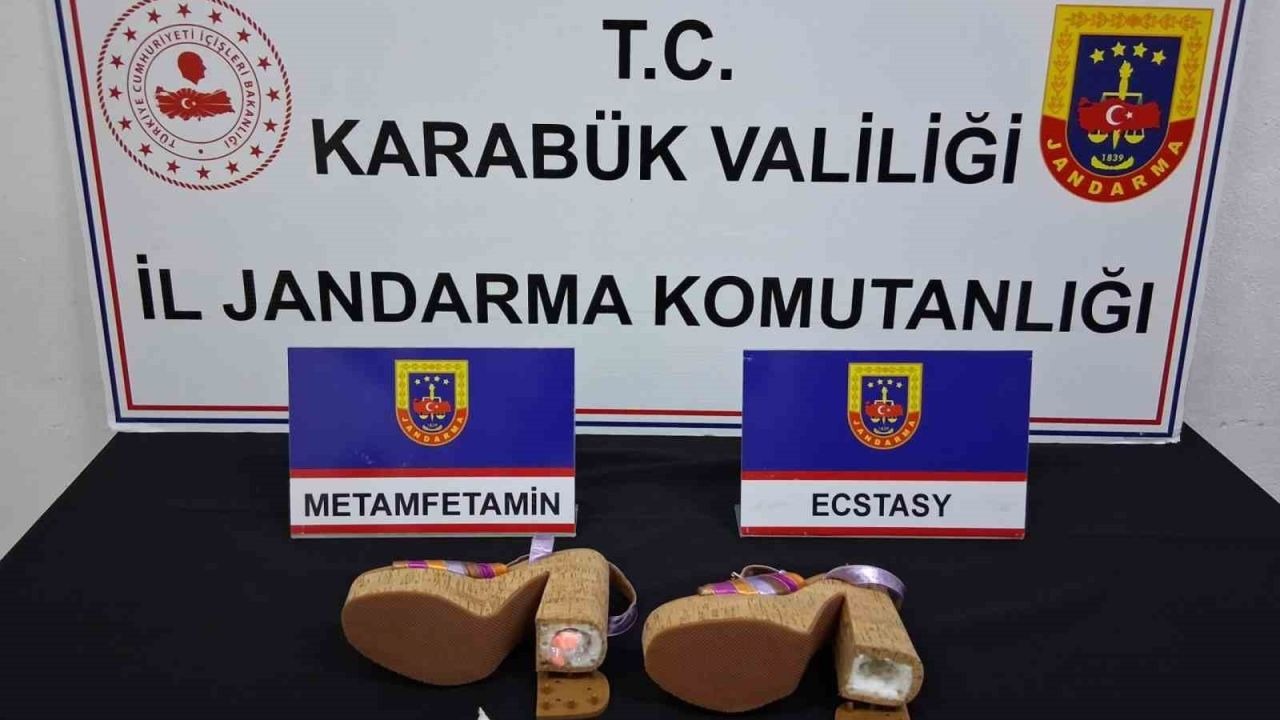 Kadın ayakkabısının topuğundan uyuşturucu çıktı