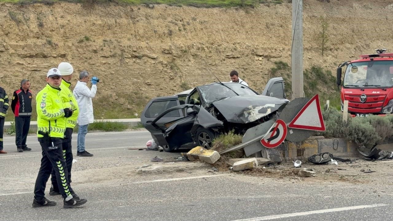 Kontrolden çıkan otomobil kaza yaptı! Ölü ve yaralılar var