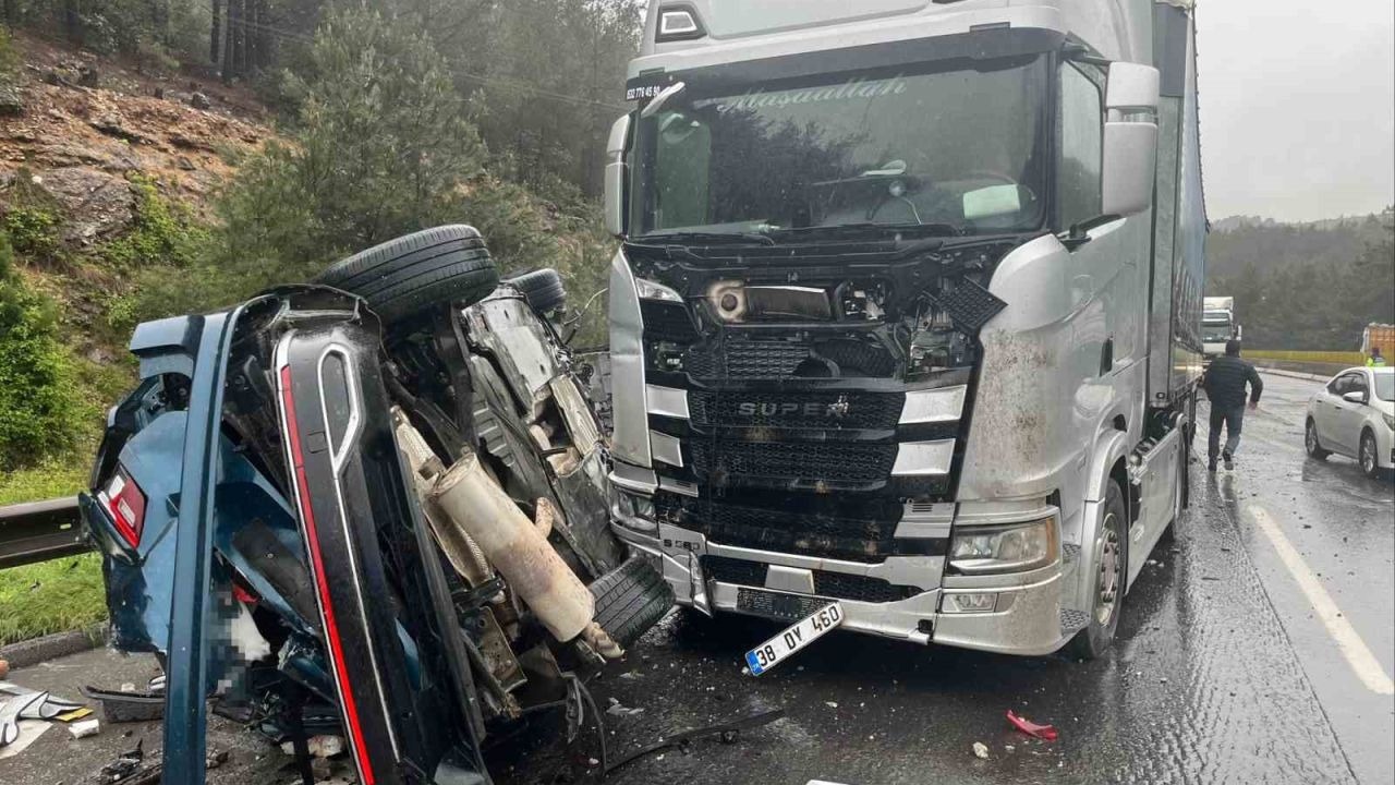 Maliyeciler kaza yaptı: 1 ölü, 5 yaralı