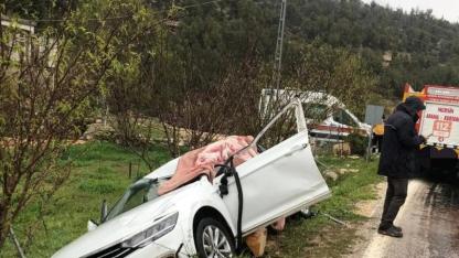 Otomobil tırla çarpıştı! 1 kişi öldü