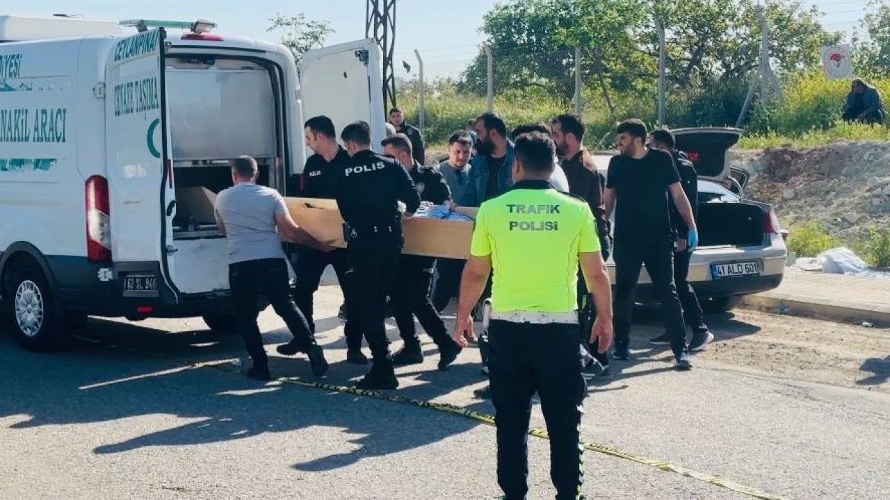 Park halindeki otomobilin içerisinde ölü bulundu