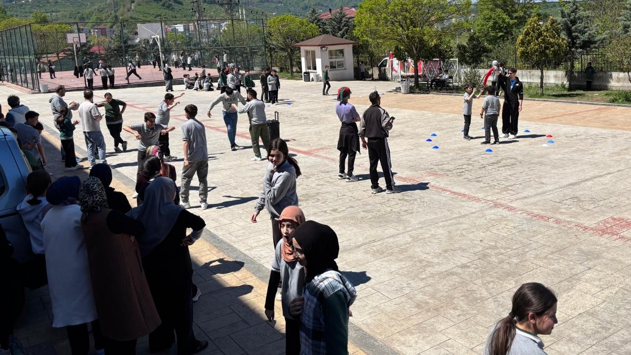 Samsun'da çocuklar geleneksel oyunlarla eğlendi