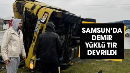 Samsun'da demir yüklü tır devrildi!