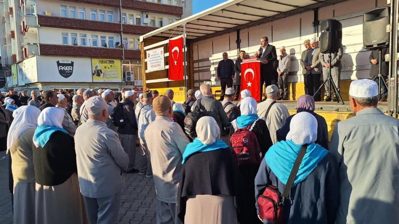 Vezirköprü'de hacı adayları Kabe'ye uğurlandı