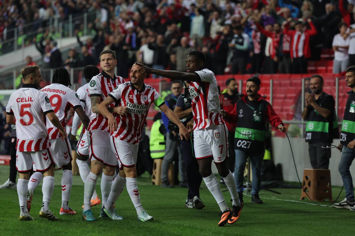 Samsunspor, Dinamo Kiev karşısında ilk devreyi önde kapattı