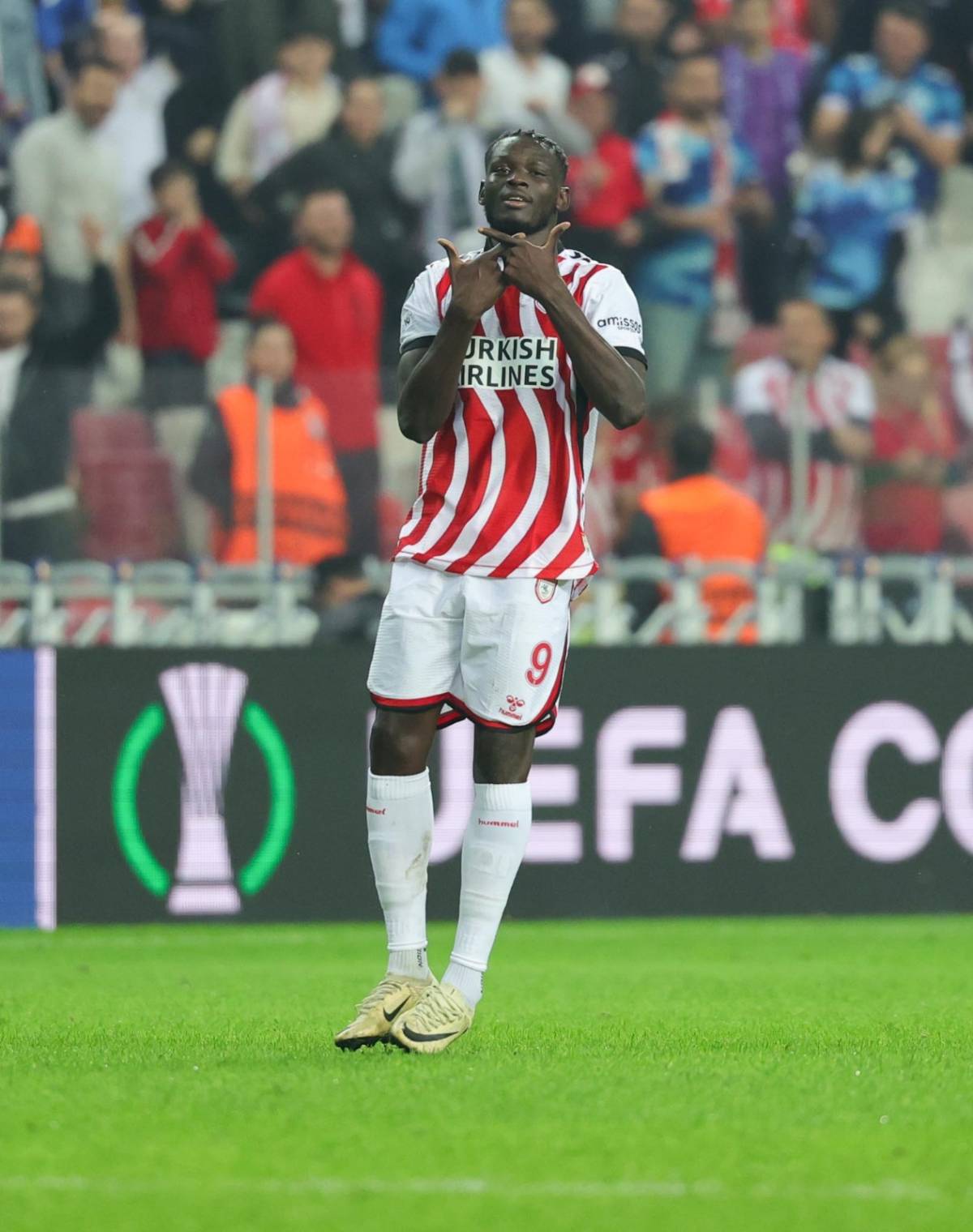 Samsunspor, Dinamo Kiev karşısında ilk devreyi önde kapattı