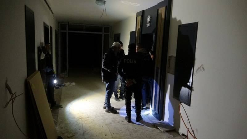 Asansör montajı sırasında 3 metreden düştü