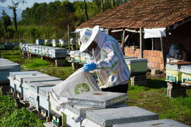 Samsun'da Komiser Savaş Koç, arıcılık için cihaz geliştirdi