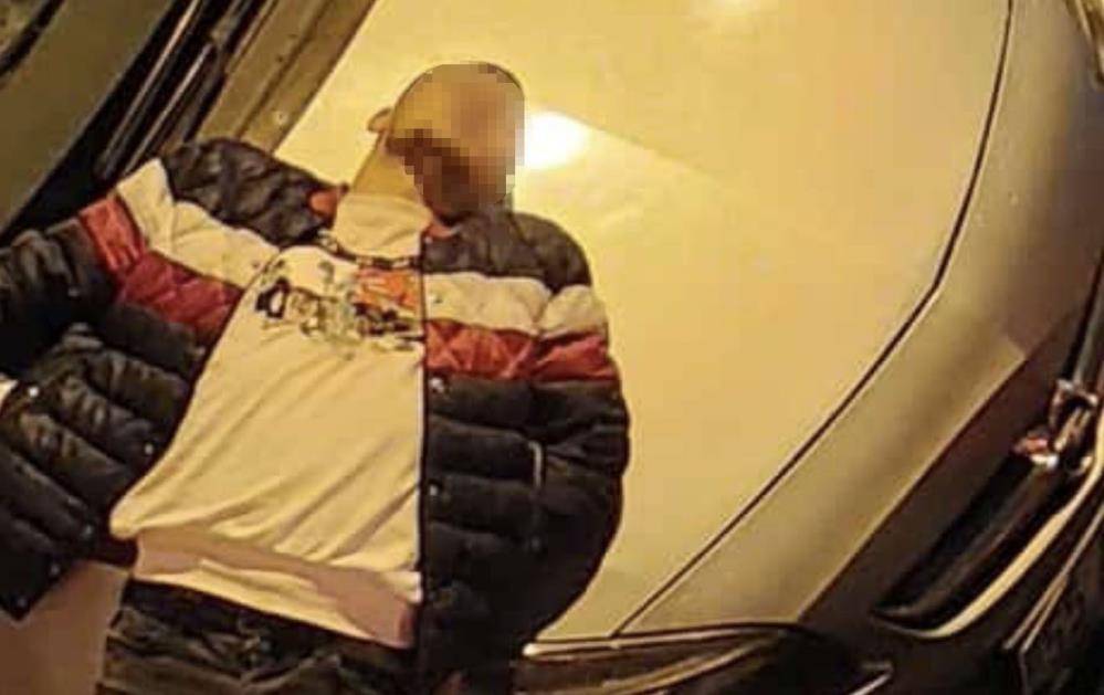 Kapı camını kırıp girdiği avizeci dükkanında uyuyakalan adam yakalandı