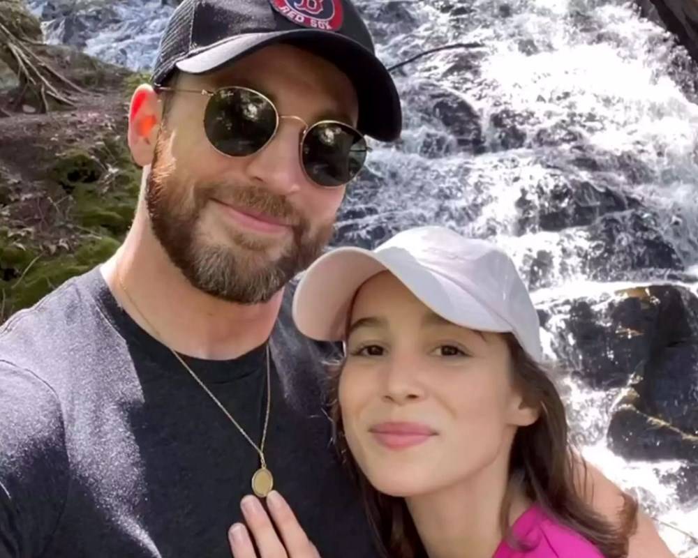 Chris Evans'ın bebeğinin adı ne?